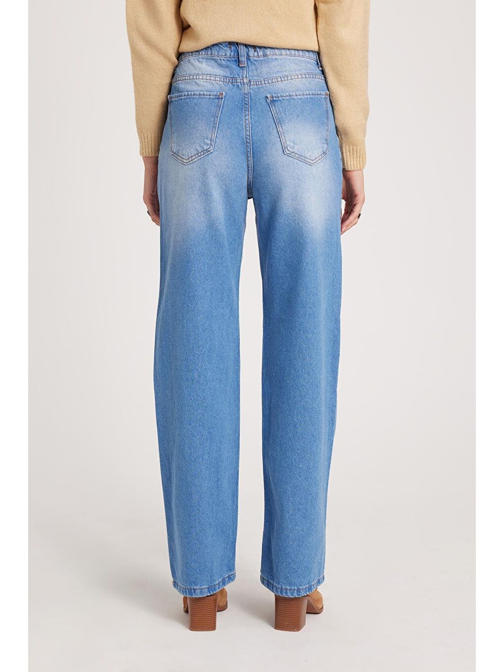Kadın Regular Fit Klasik Kesim Pamuklu Bol Paça Mavi Jean Pantolon-6
