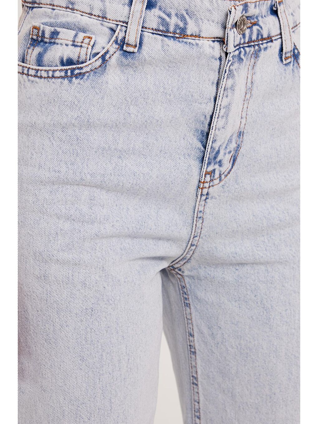 Kadın Regular Fit Klasik Kesim Pamuklu Bol Paça Açık Mavi Jean Pantolon-2