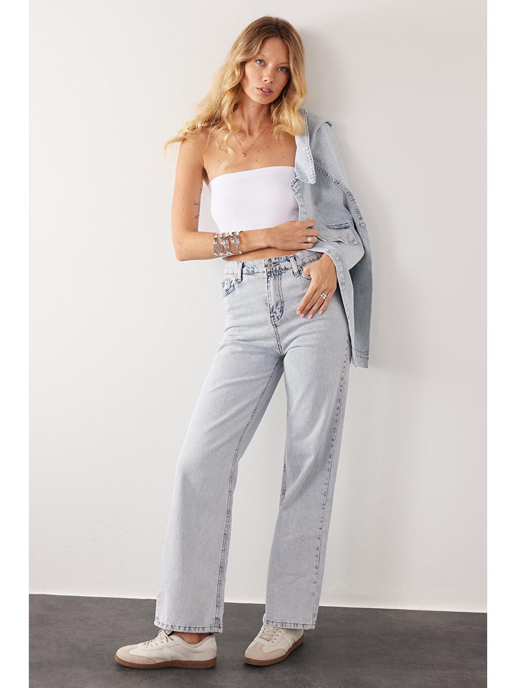 Kadın Regular Fit Klasik Kesim Pamuklu Bol Paça Açık Mavi Jean Pantolon-3