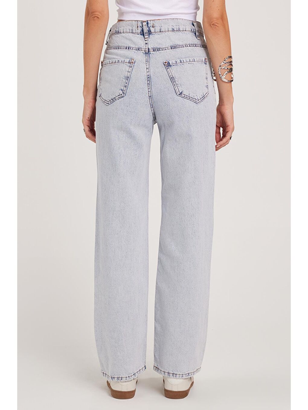 Kadın Regular Fit Klasik Kesim Pamuklu Bol Paça Açık Mavi Jean Pantolon-6