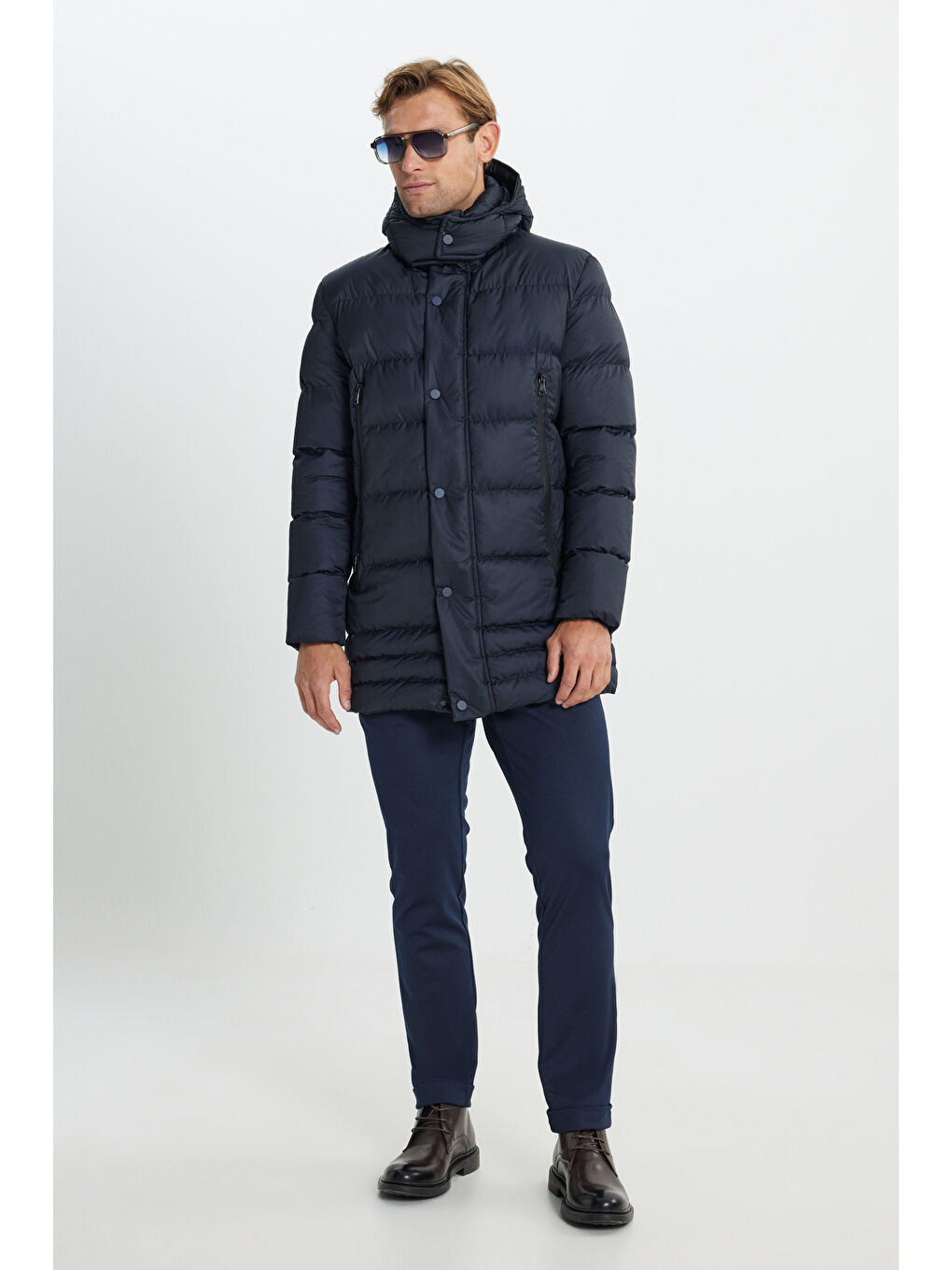 Erkek Lacivert Standart Fit Normal Kesim Çıkma Kapüşonlu Dik Yaka Yan Cepli Kaban-1