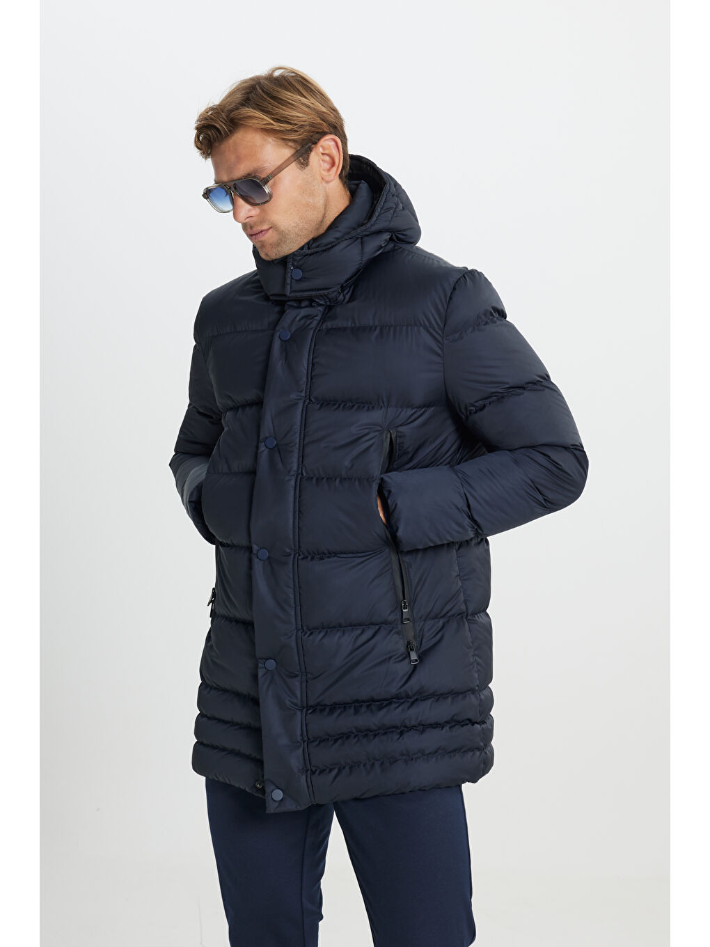 Erkek Lacivert Standart Fit Normal Kesim Çıkma Kapüşonlu Dik Yaka Yan Cepli Kaban-2