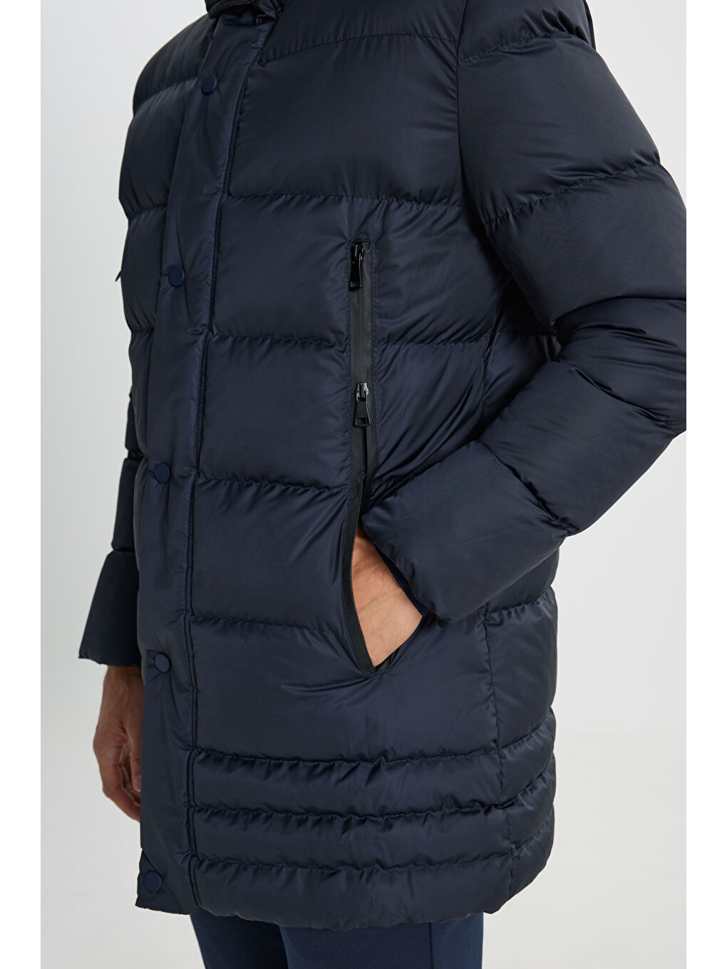 Erkek Lacivert Standart Fit Normal Kesim Çıkma Kapüşonlu Dik Yaka Yan Cepli Kaban-4