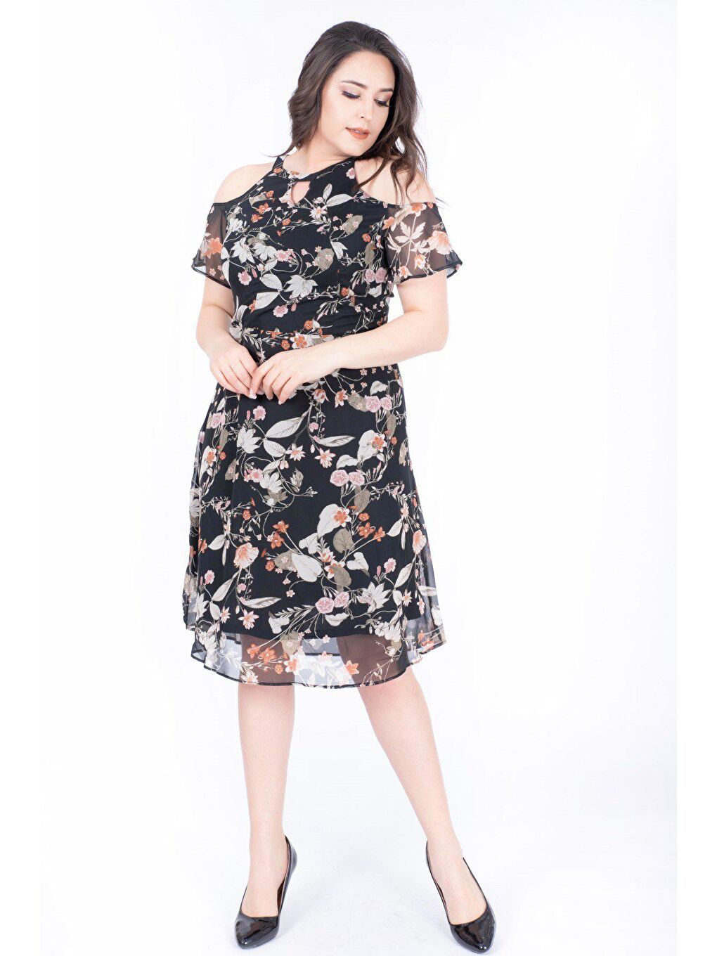 Siyah Omuzları Açık Astarlı Şifon Elbise