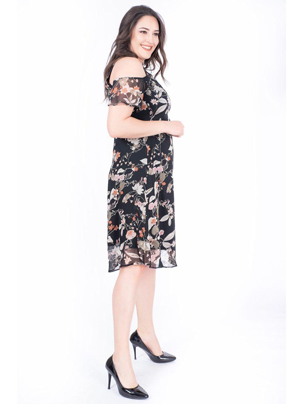 Siyah Omuzları Açık Astarlı Şifon Elbise-1