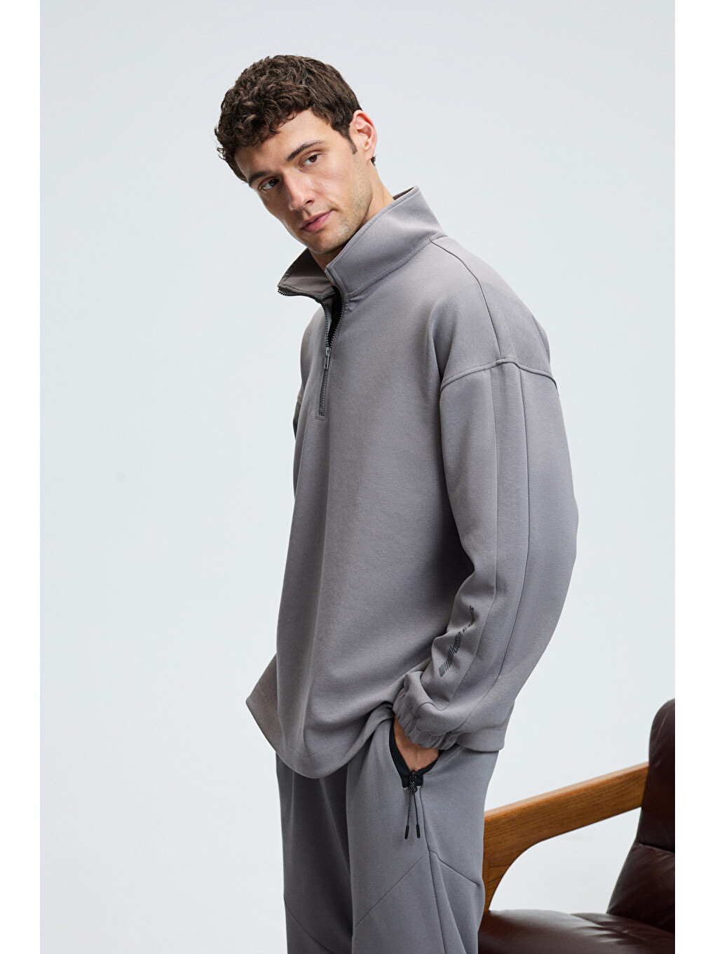 Edıson Erkek Yarım Fermuarlı Kolu Baskılı Dik Yaka Koyu Gri Sweatshirt-3