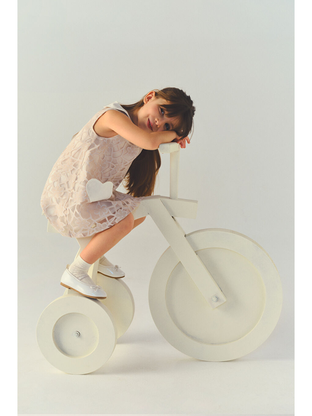 Kız Bebek Kalp Detaylı Çiçek Dokulu Bej Elbise-1