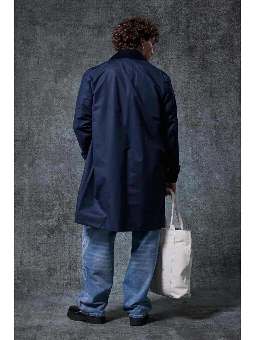 Erkek Relax Fit Kadife Yaka Detaylı Uzun Trençkot Lacivert-5