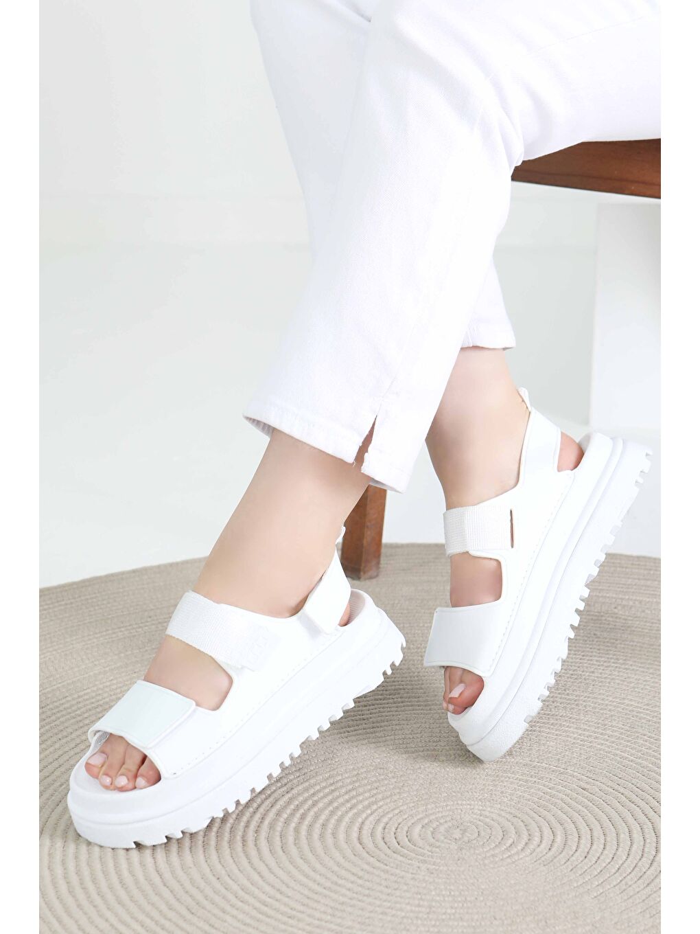 Kadın Beyaz Cırt Cırtlı Sandalet - 27419