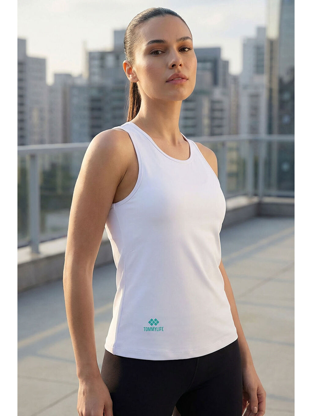Beyaz Standart Fit Çapraz Sırt Detaylı Kadın Spor Atlet - 97296