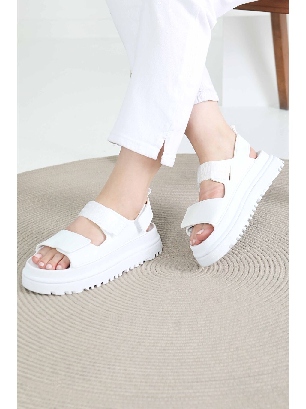 Kadın Beyaz Cırt Cırtlı Sandalet - 27419-2