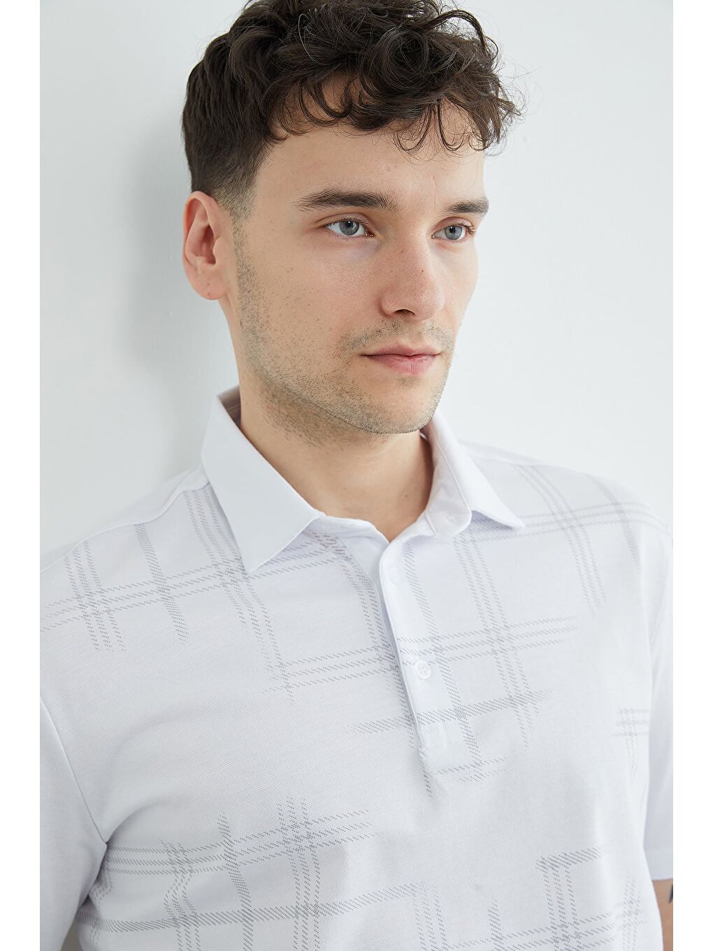 Beyaz İnce Kareli Polo Yaka Tişört-1