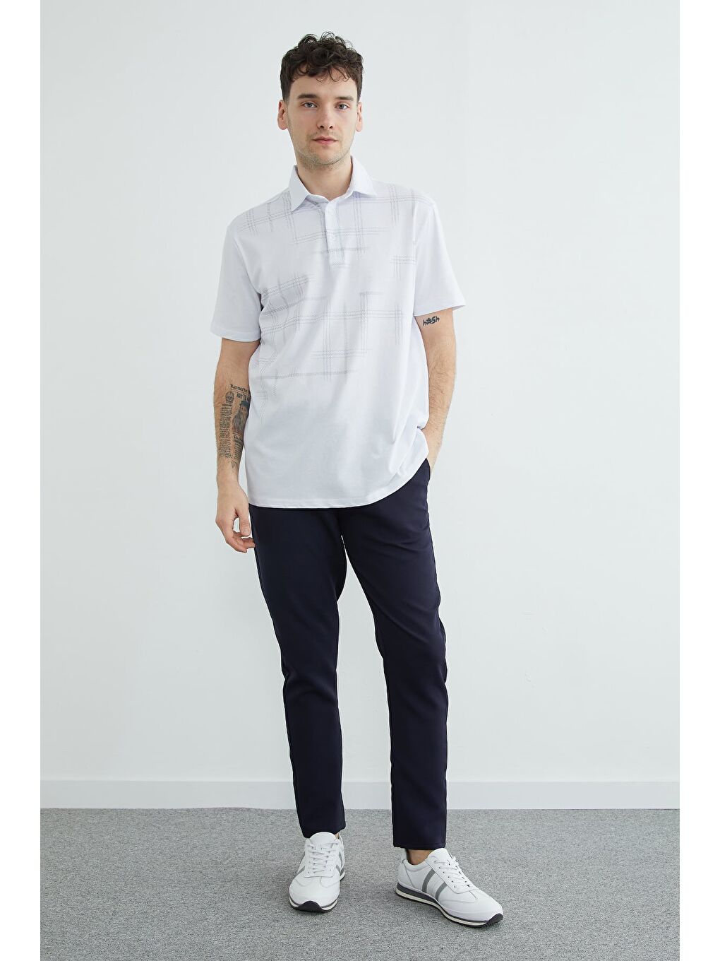 Beyaz İnce Kareli Polo Yaka Tişört-4