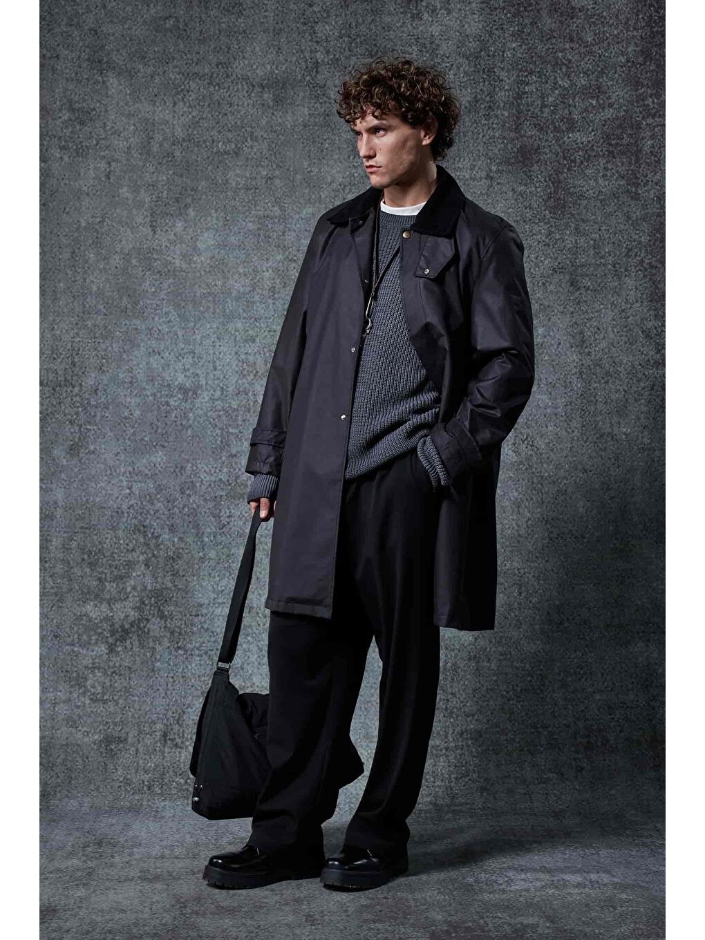 Erkek Relax Fit Kadife Yaka Detaylı Uzun Trençkot Siyah-3