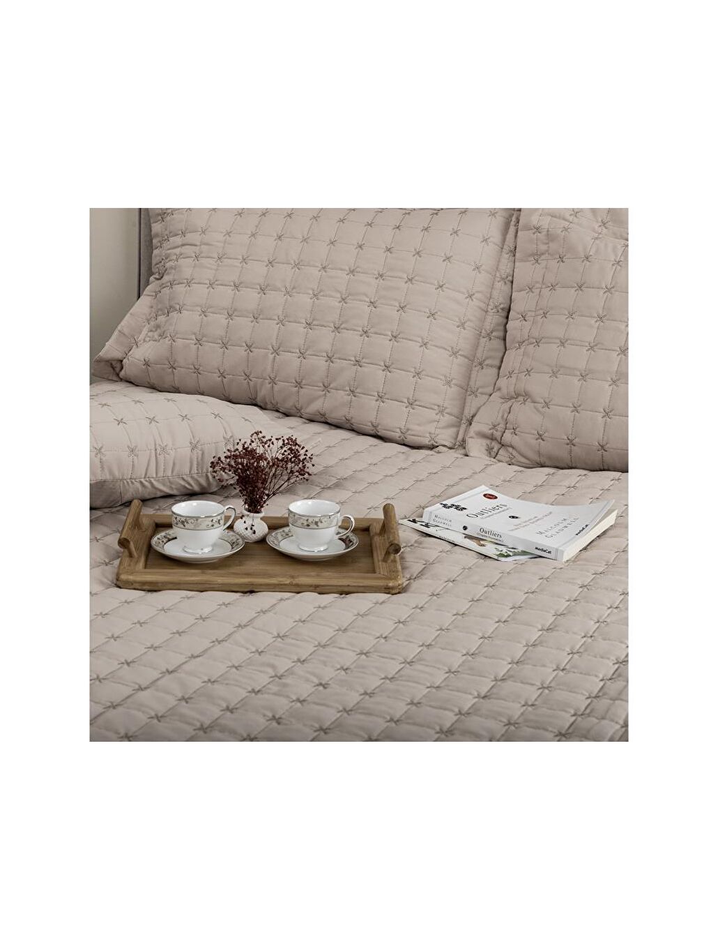 Kahverengi Yıldız Çift Kişilik Kapitoneli Yatak Örtüsü Cappucino-9