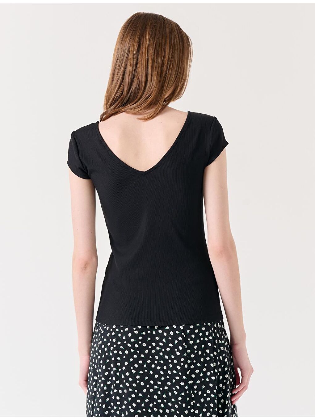 Siyah Dar Kesim Kısa Kollu U Yaka Basic Bluz-3