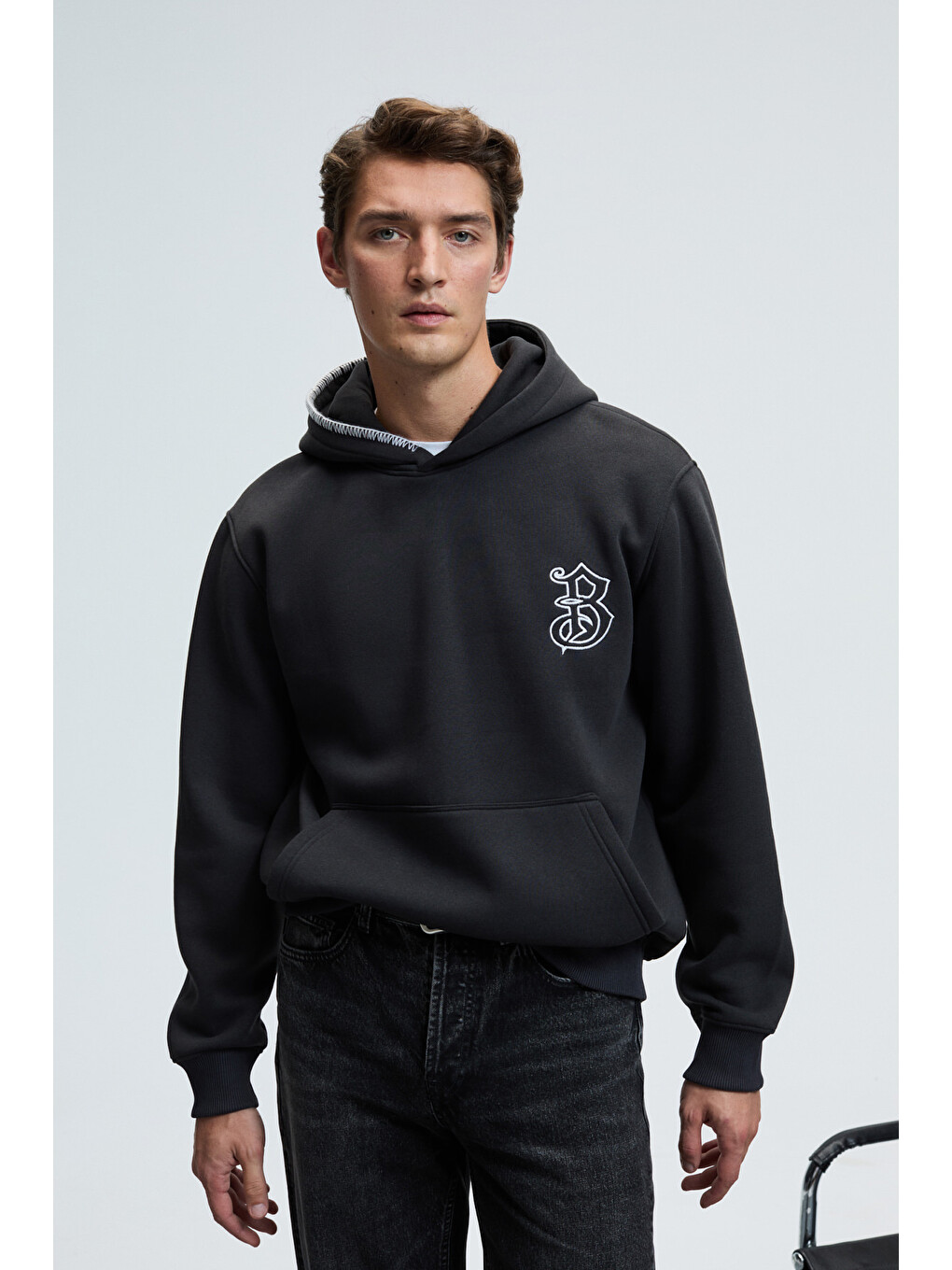 Grover Erkek Kapüşonlu Süs Dikiş Detaylı Göğsü Nakışlı Kanguru Cepli Antrasit Sweatshirt-1