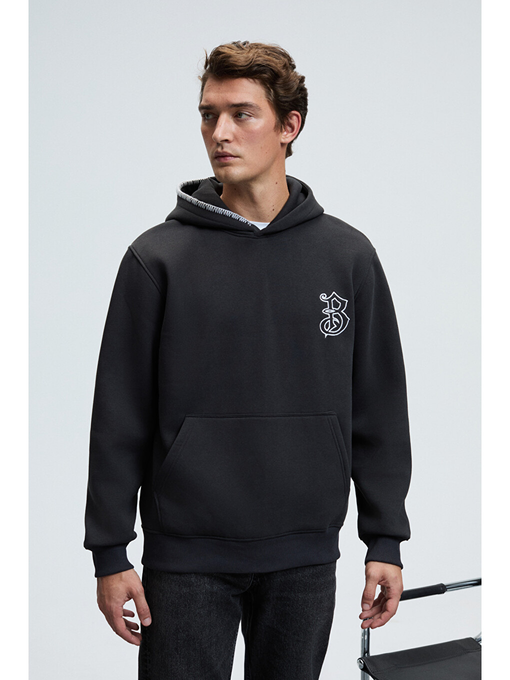 Grover Erkek Kapüşonlu Süs Dikiş Detaylı Göğsü Nakışlı Kanguru Cepli Antrasit Sweatshirt-3