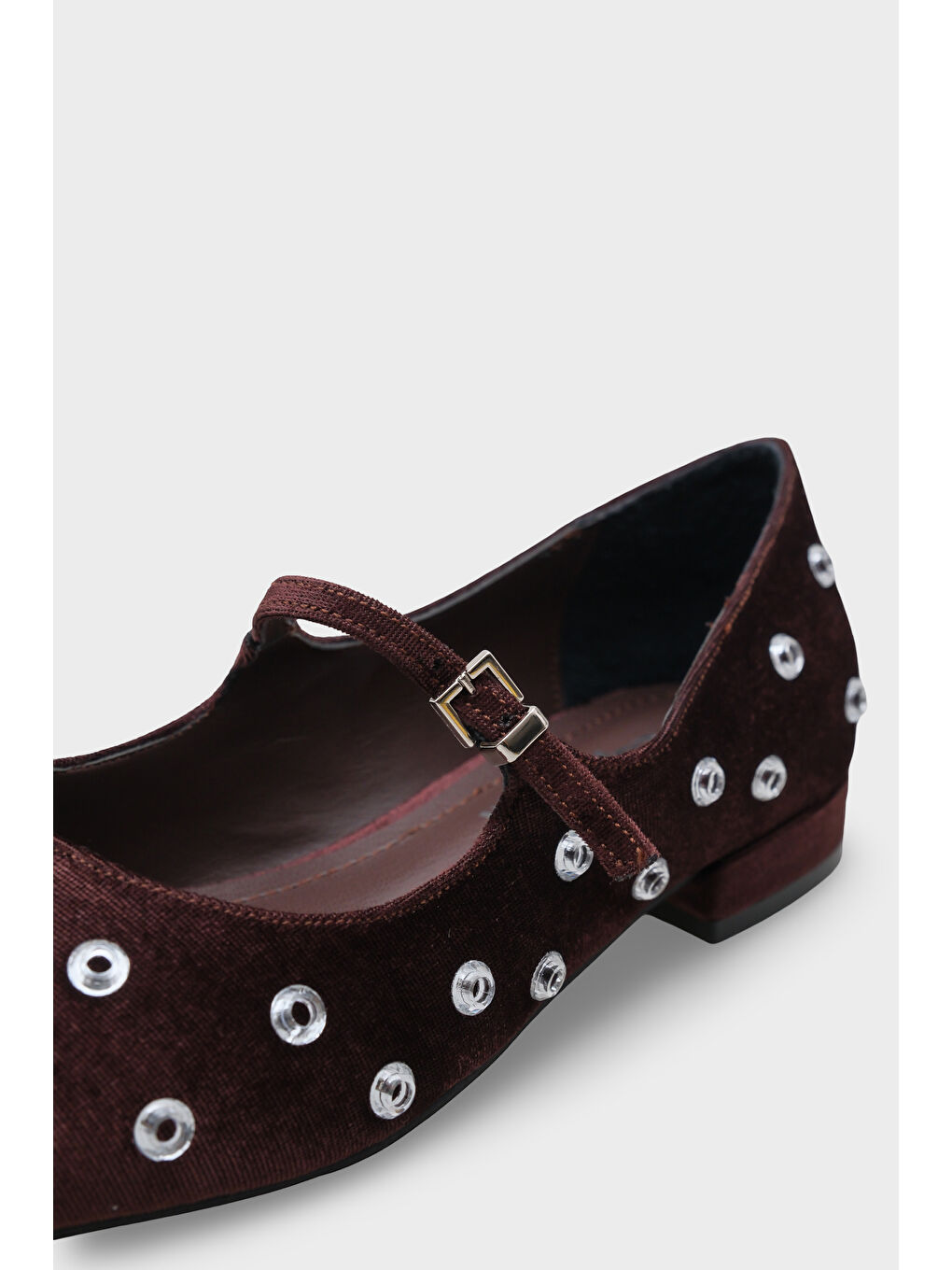 Kahverengi Shayla Küt Burunlu Zımbalı Tokalı Kadın Babet-3