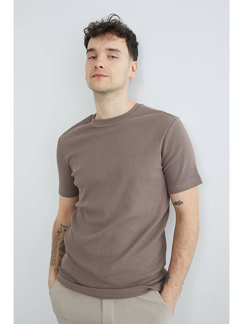 Kahverengi Basic Fitilli Bisiklet Yaka Tişört-1