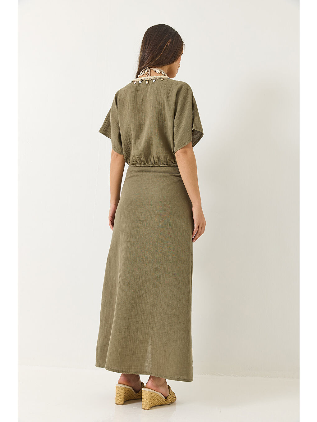 Haki Kadın Beli Büzgülü Yırtmaçlı Astarlı Nakışlı Deniz Kabuğu Detaylı Alt-Üst Takım-5