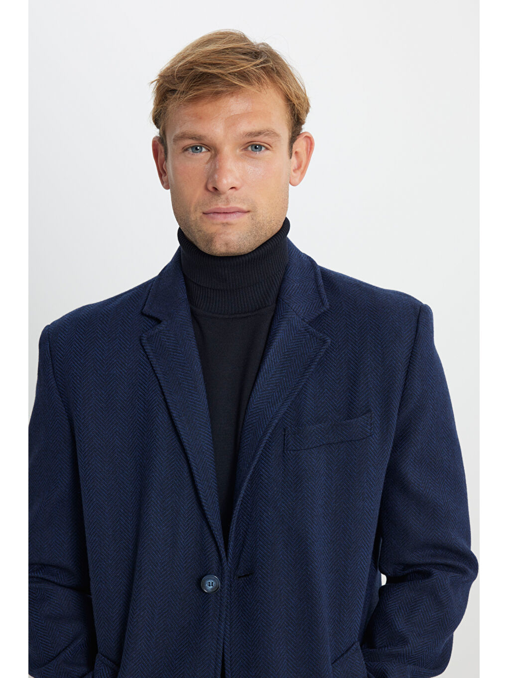 Erkek Lacivert Yünlü Standart Fit Normal Kesim Mono Yaka Balıksırtı Desenli Yan Cepli Palto-3