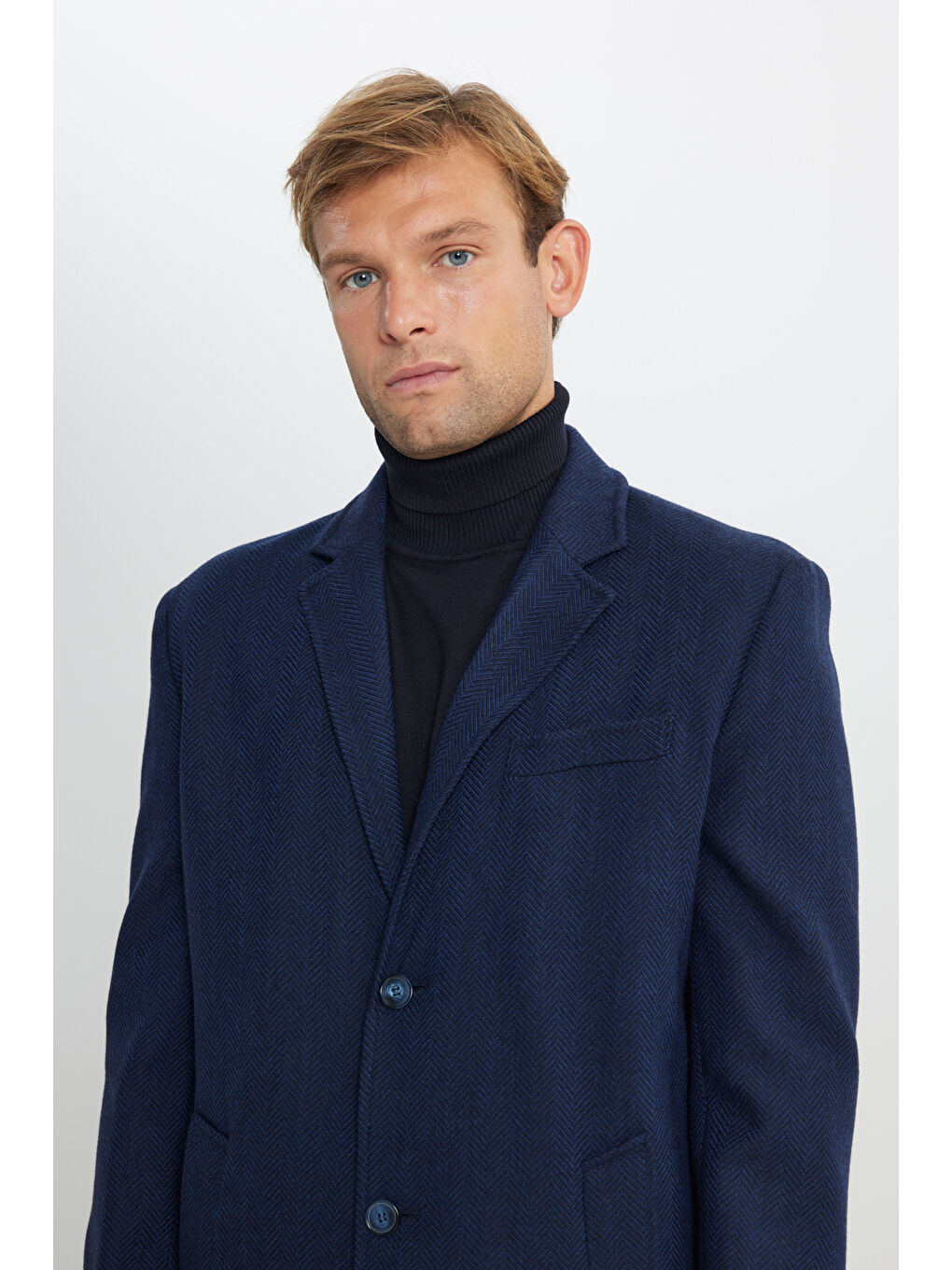 Erkek Lacivert Yünlü Standart Fit Normal Kesim Mono Yaka Balıksırtı Desenli Yan Cepli Palto-4