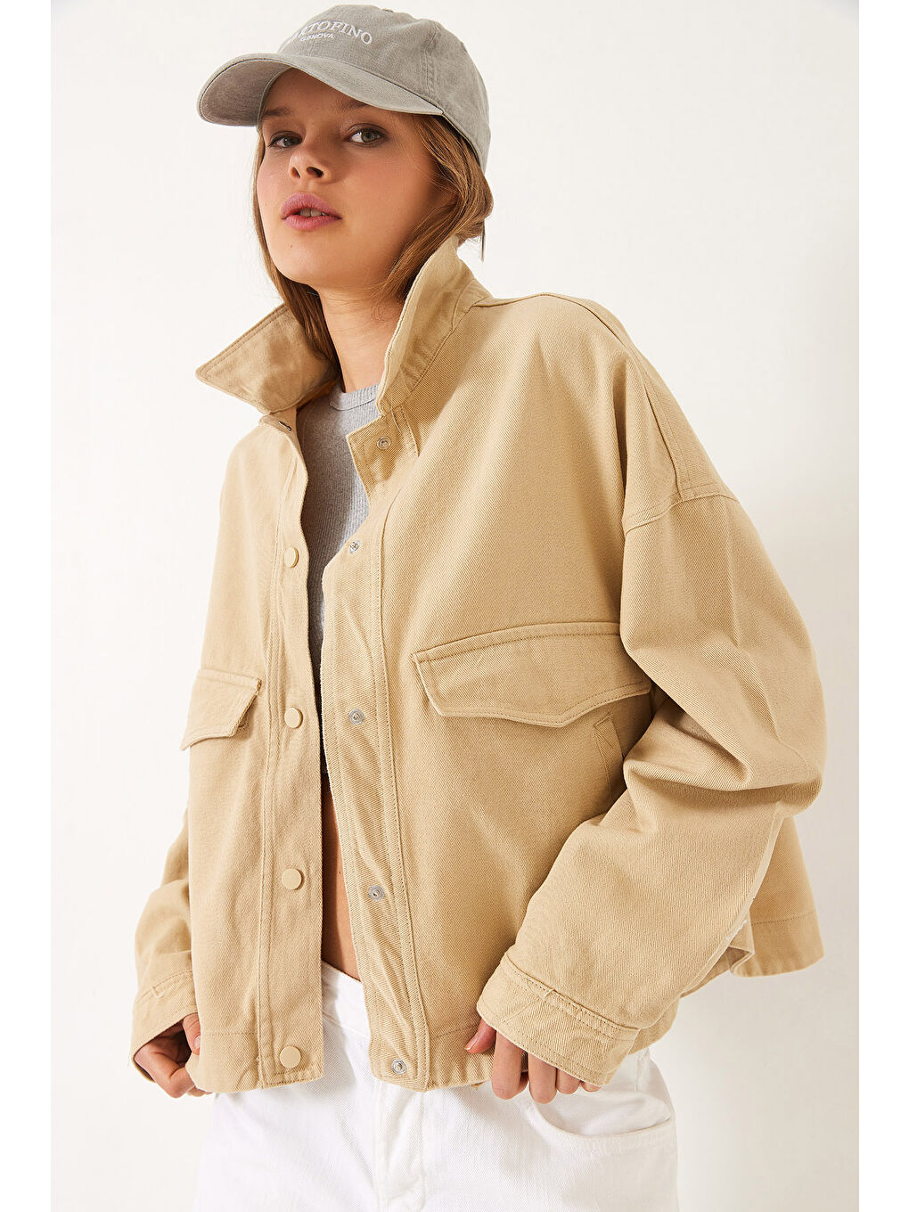 Bej Kadın Dört Cepli Çıtçıt Kapamalı Gabardin Mevsimlik Ceket