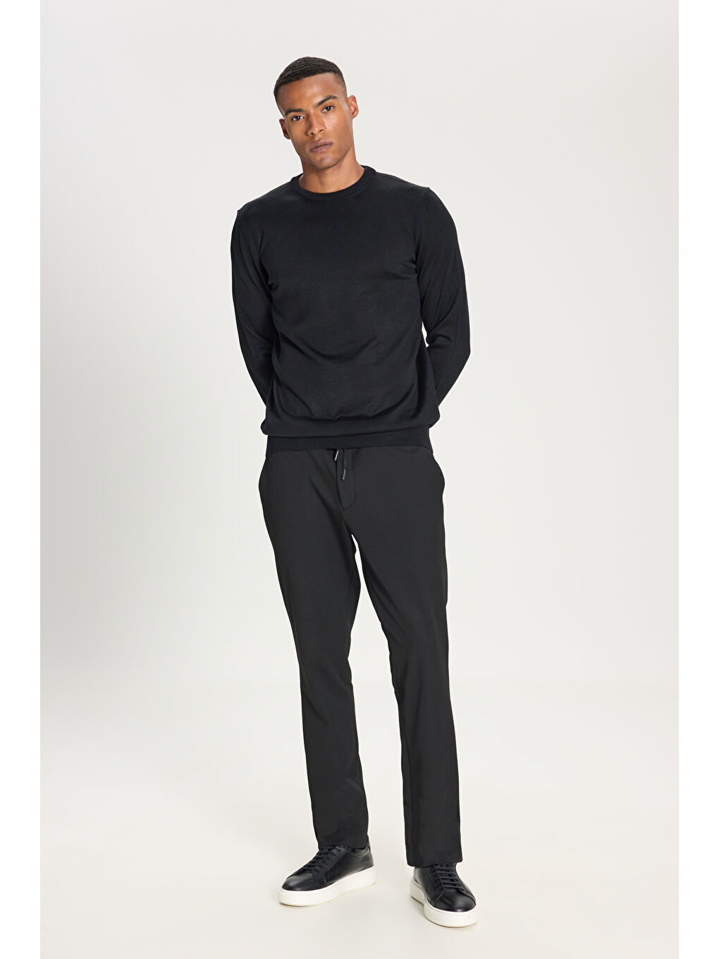 Erkek Siyah Standart Fit Normal Kesim Bisiklet Yaka Triko Kazak-1