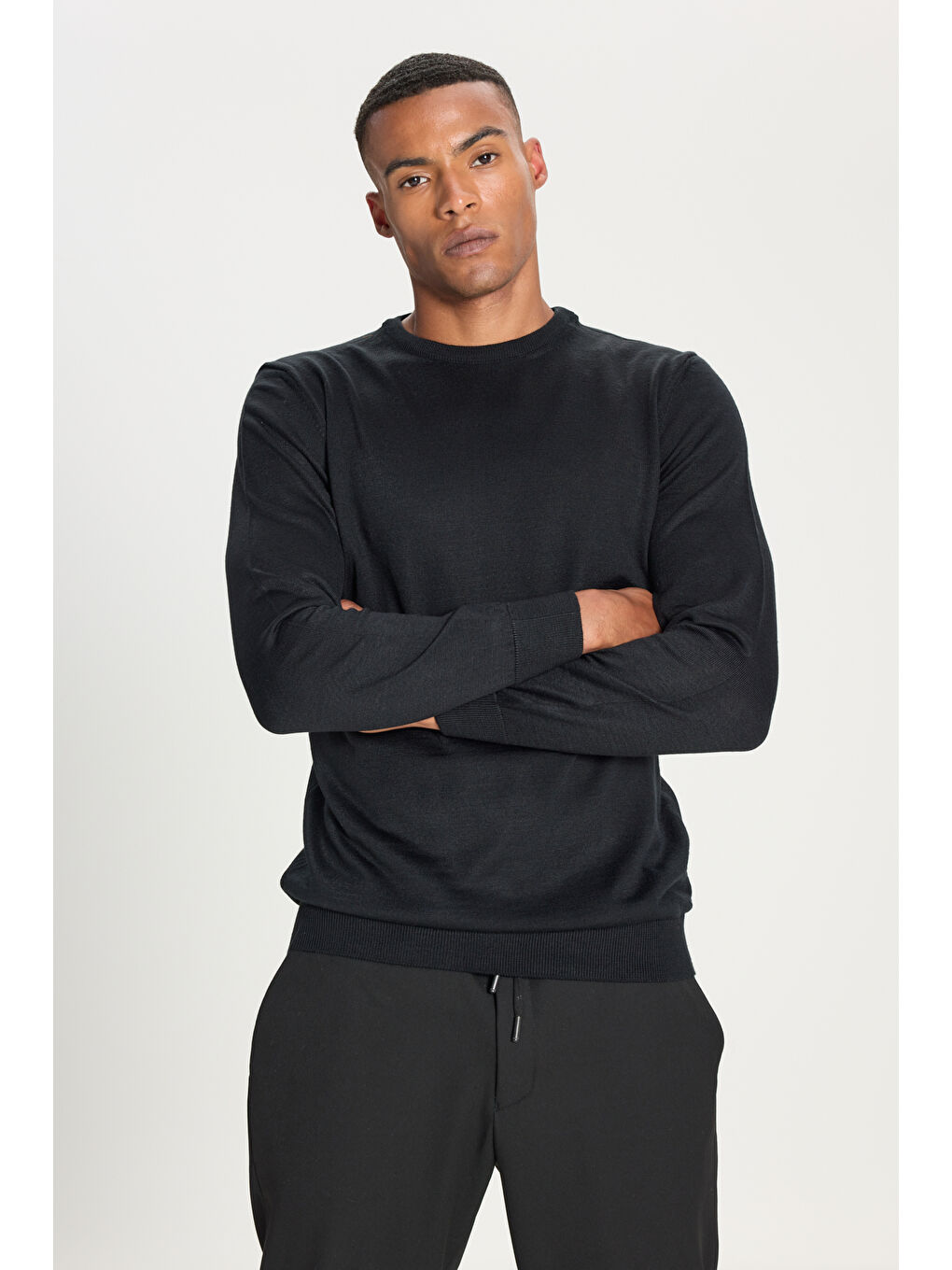 Erkek Siyah Standart Fit Normal Kesim Bisiklet Yaka Triko Kazak-2