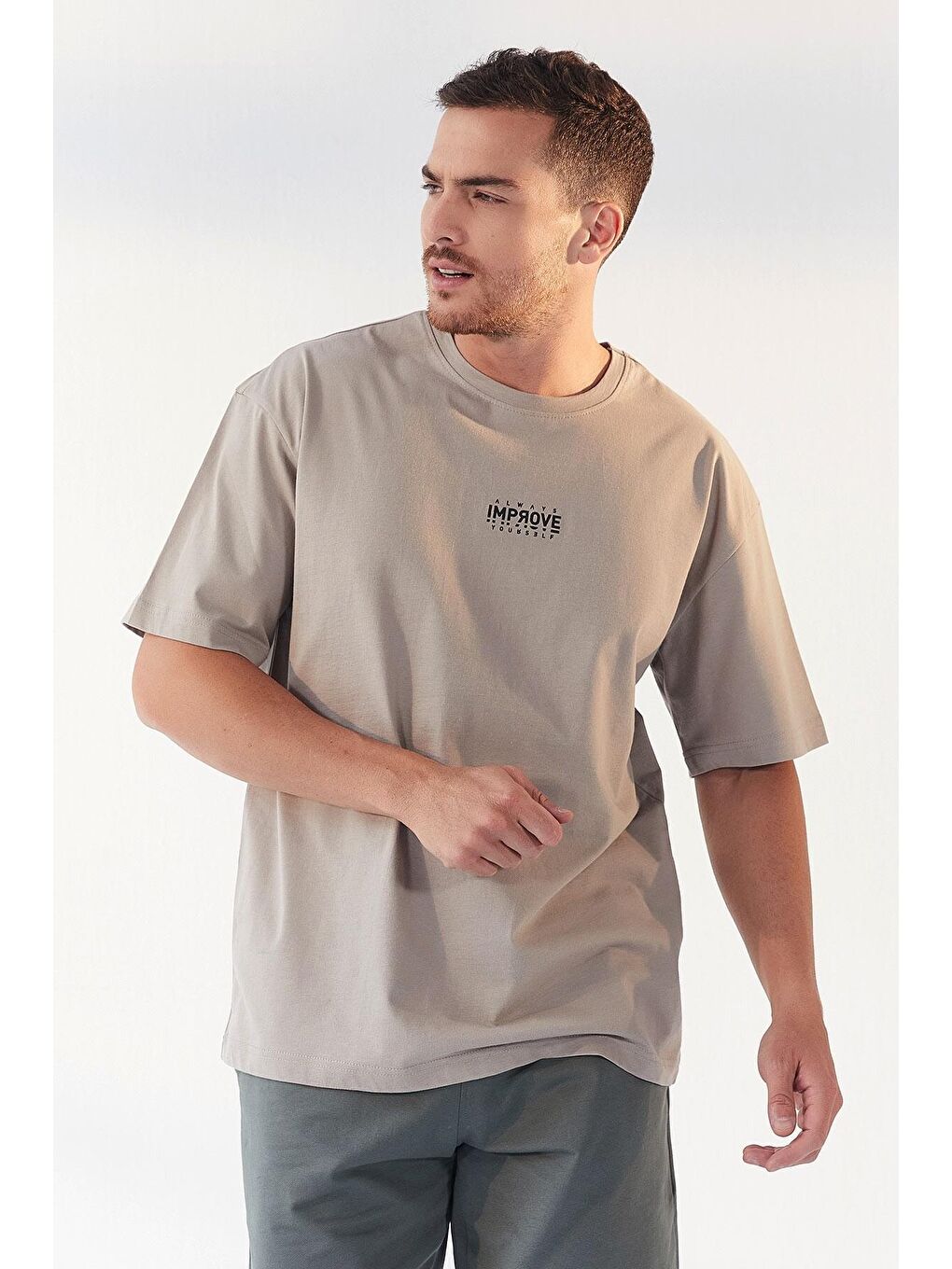 TOMMYLIFE Koyu Bej Küçük Yazı Baskılı O Yaka Erkek Oversize T-Shirt - 87985 - 2