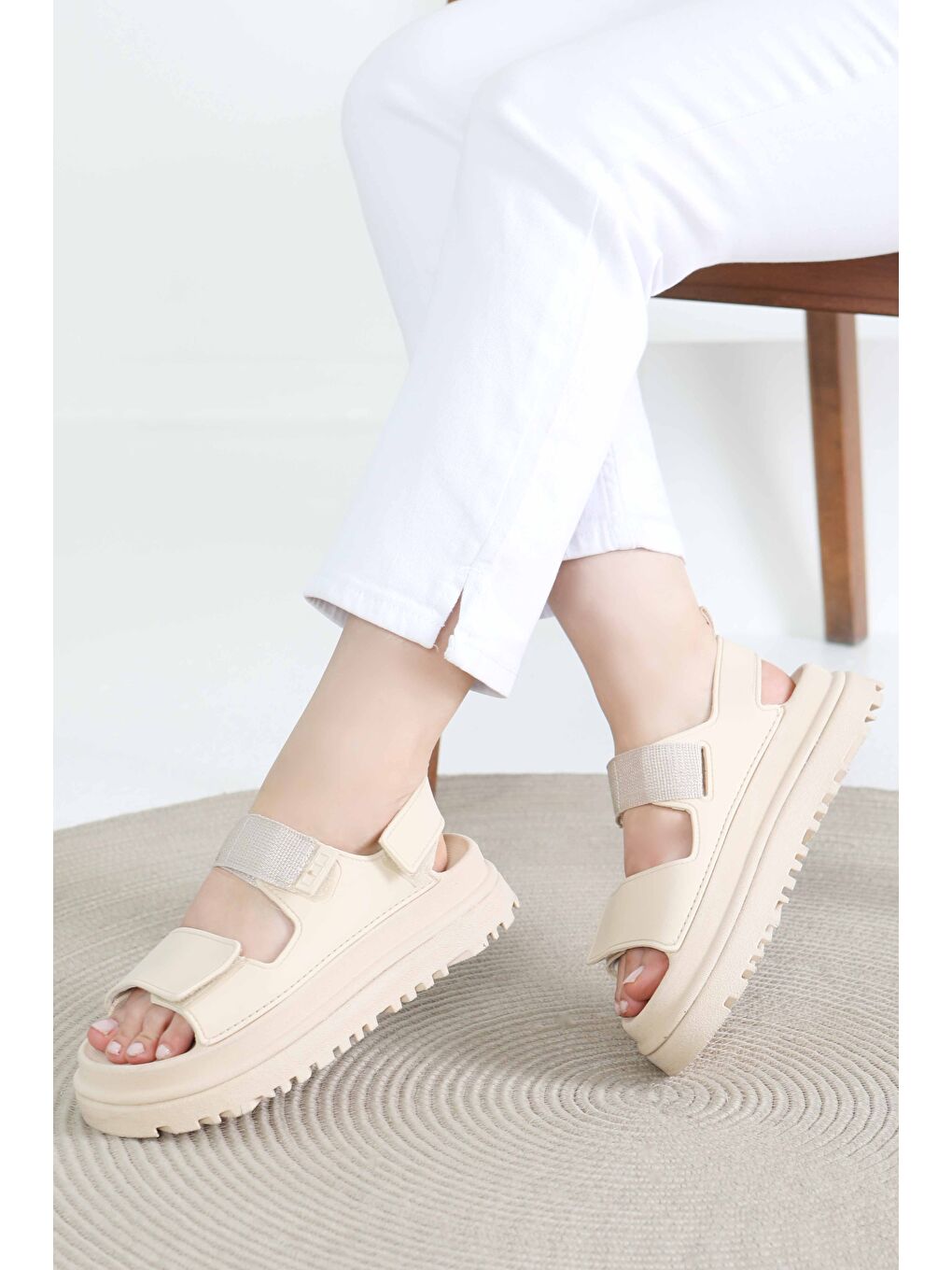 Kadın Bej Cırt Cırtlı Sandalet - 27419-3