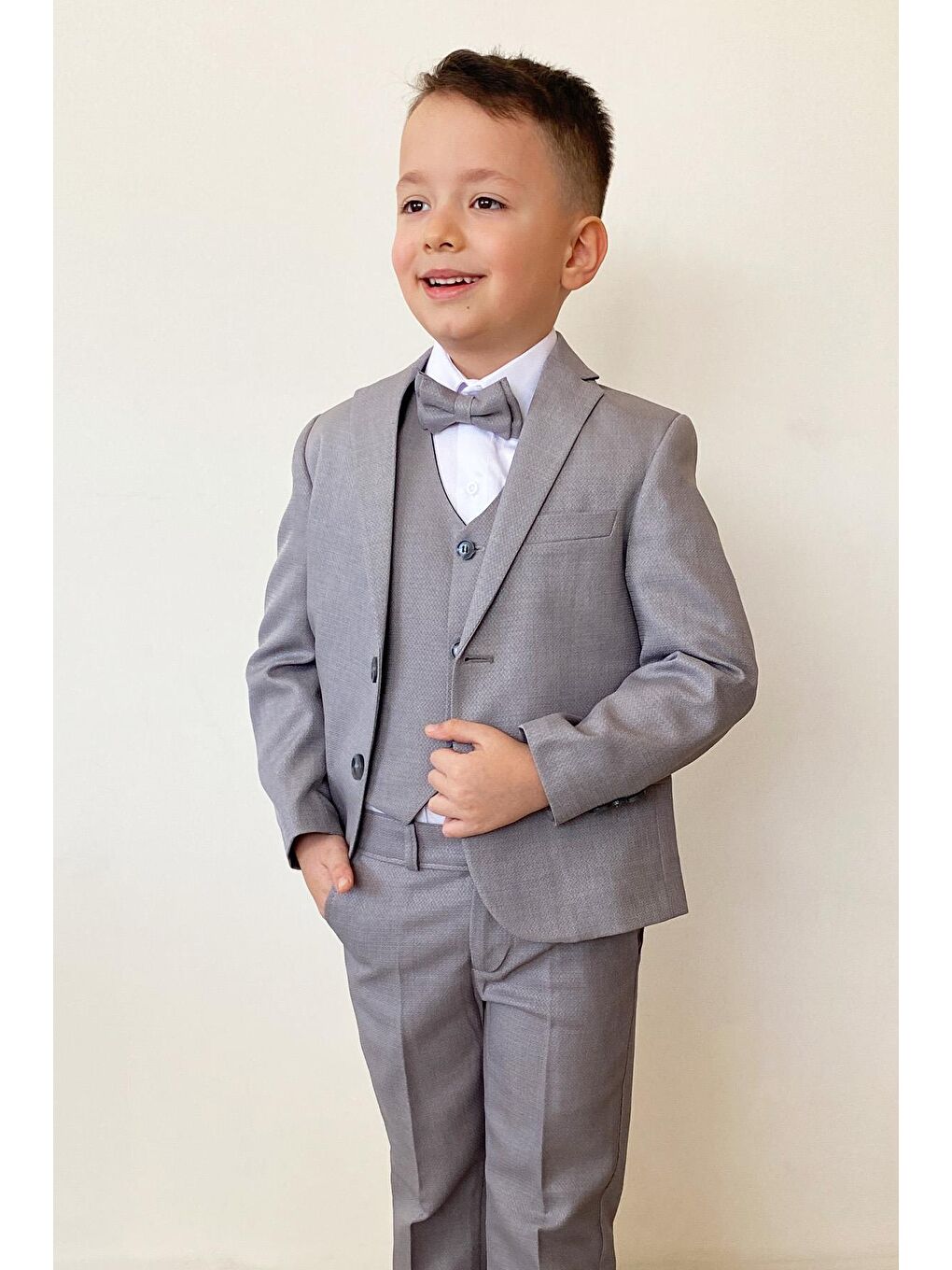 Gri Erkek Çocuk Papyonlu Yelekli Takım Elbise TE.4000-1