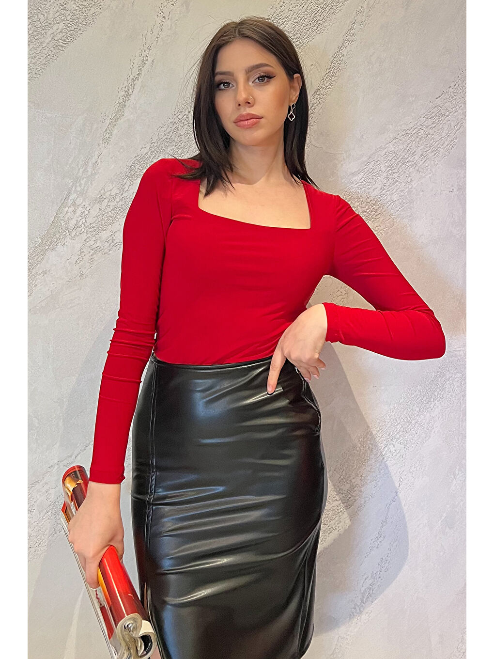 Kırmızı Kare Yaka Kadın Bluz-1