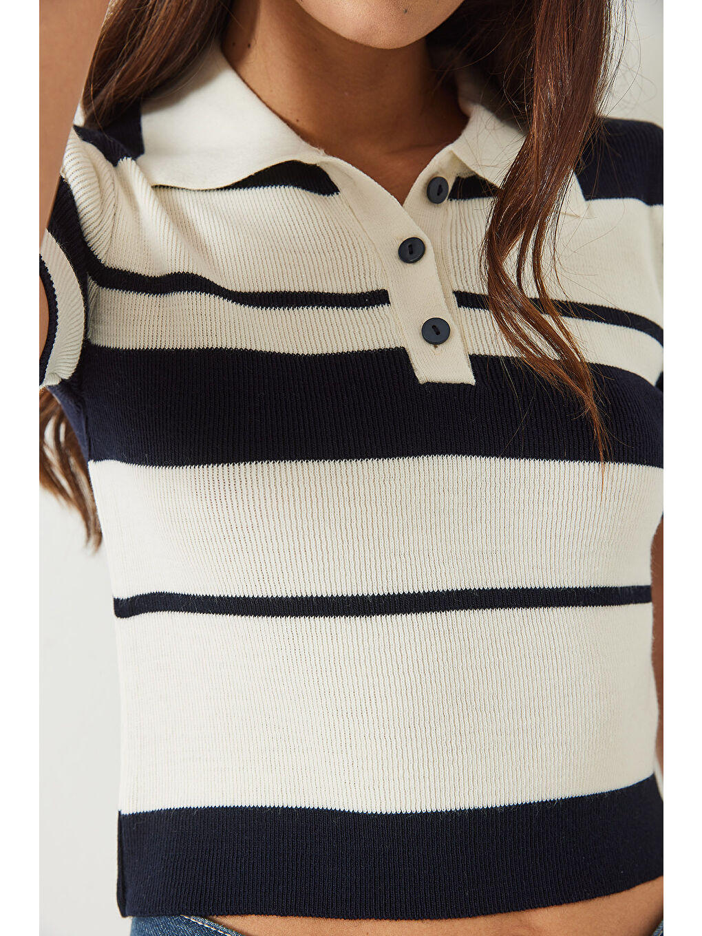 Beyaz Kadın Polo Yaka Kısa Kollu Çizgili Crop T-Shirt-4