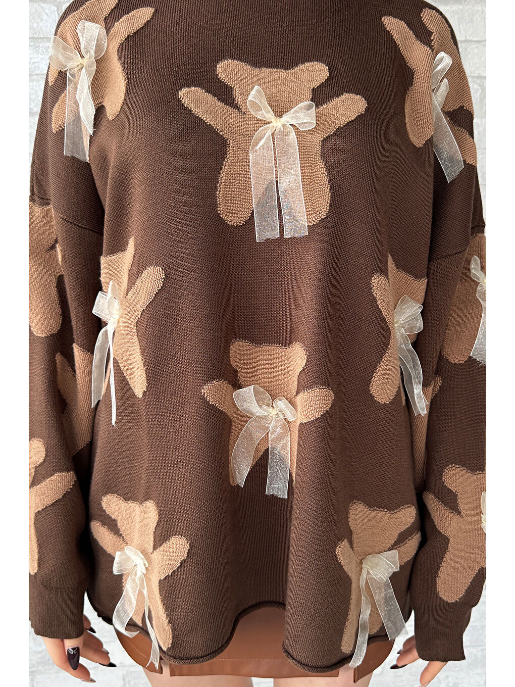 Kahverengi Ayıcık Desenli Kurdeleli Bisiklet Yaka Kadın Triko Kazak-3