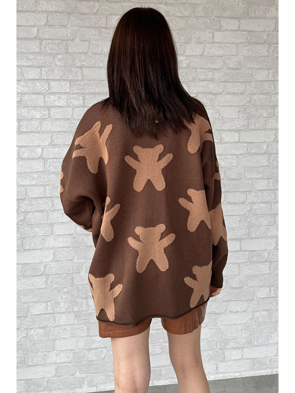 Kahverengi Ayıcık Desenli Kurdeleli Bisiklet Yaka Kadın Triko Kazak-4