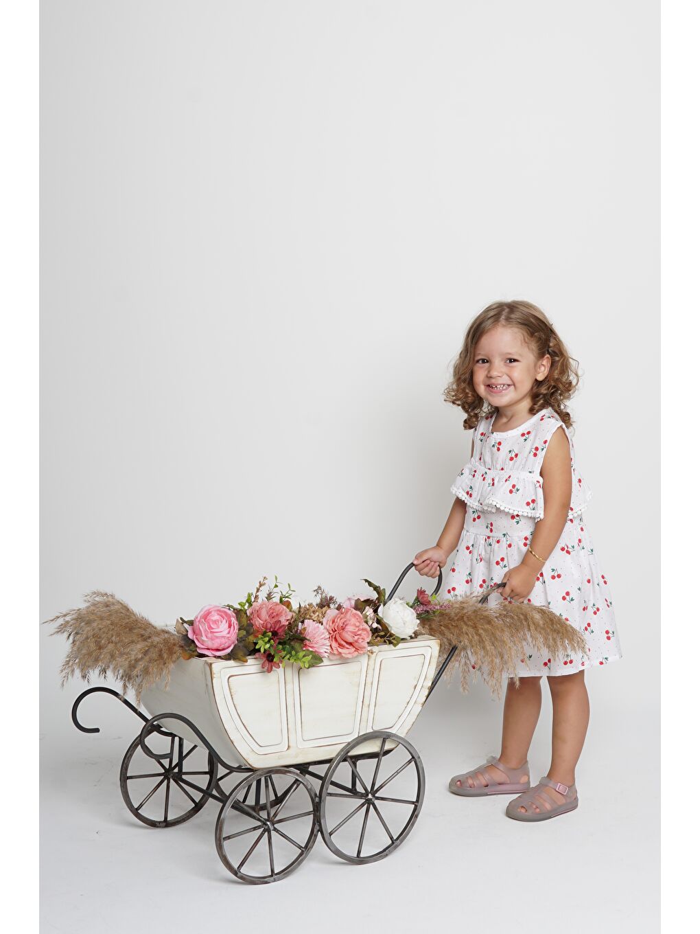 Beyaz Meyve Baskılı Pamuklu Terikoton Kol Fisto Detay Kız Çocuk Yazlık Elbise MNK0406-5