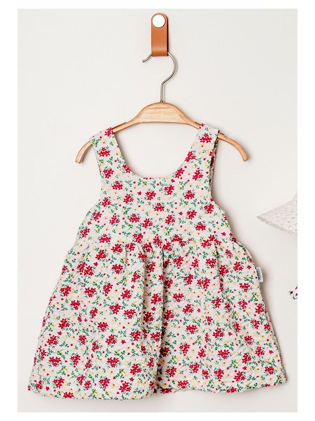 Kırmızı Tatlı Çiçek Desenli Şapkalı Fiyonklu Kız Bebek Elbisesi-1