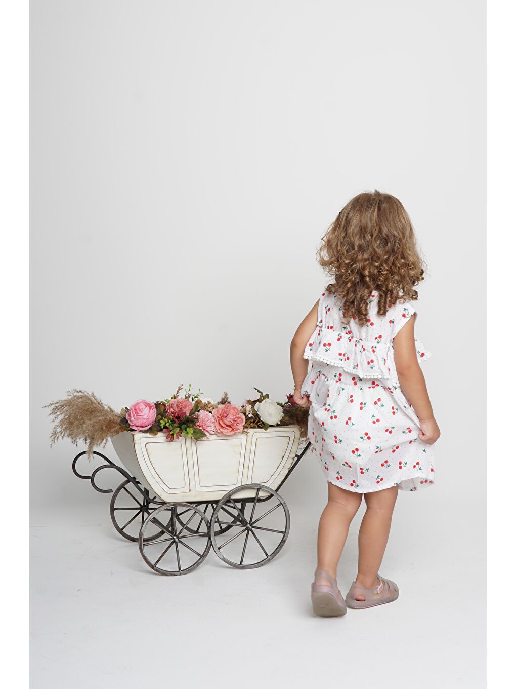 Beyaz Meyve Baskılı Pamuklu Terikoton Kol Fisto Detay Kız Çocuk Yazlık Elbise MNK0406-6