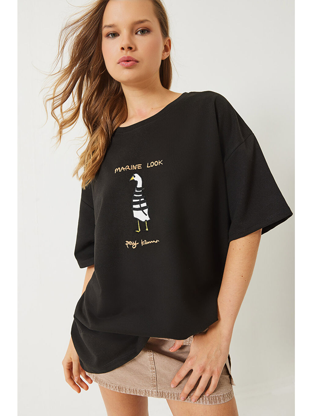 Siyah Kadın Nakışlı Oversize Örme T-Shirt
