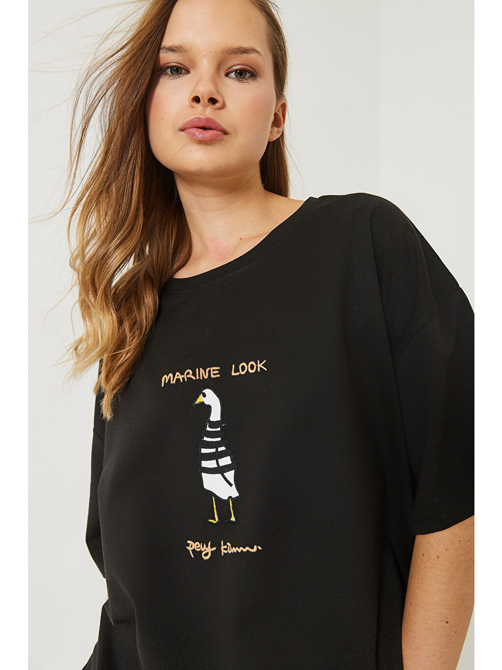 Siyah Kadın Nakışlı Oversize Örme T-Shirt-3