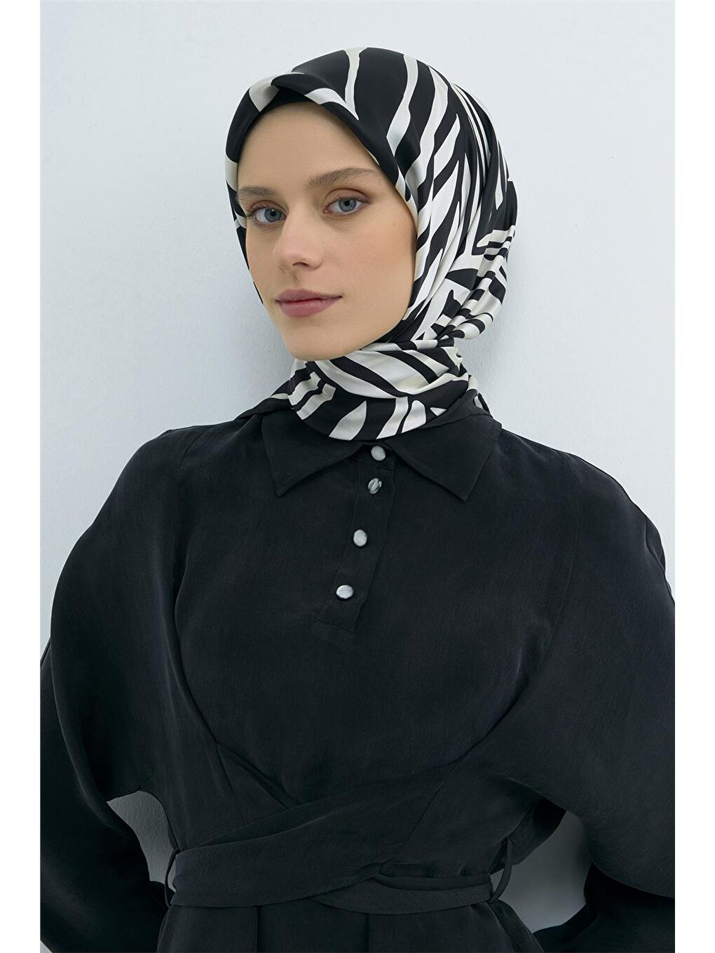 Siyah Saf İpek Twill Eşarp 9550D 30-1