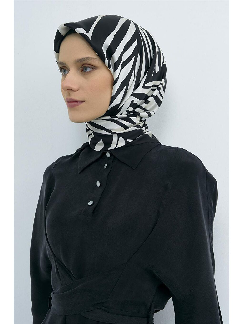 Siyah Saf İpek Twill Eşarp 9550D 30-2