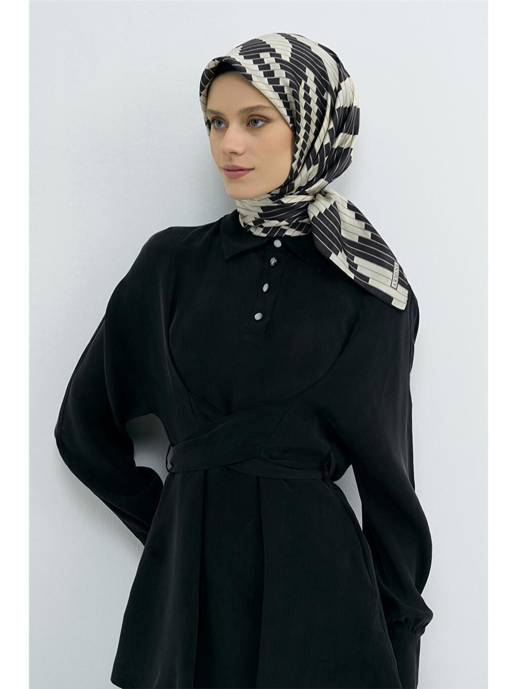 Siyah Saf İpek Twill Eşarp 9525D 65