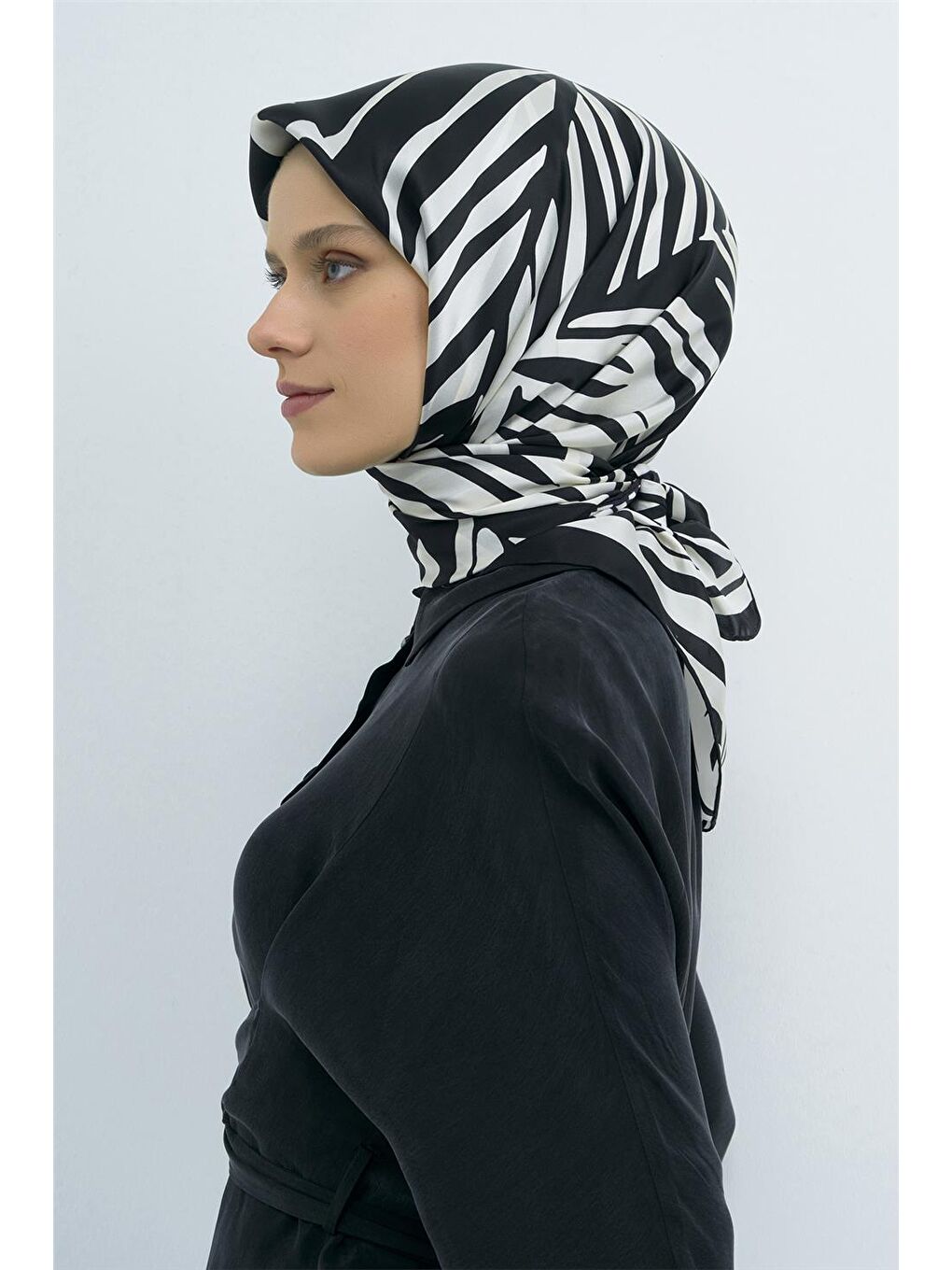 Siyah Saf İpek Twill Eşarp 9550D 30-3