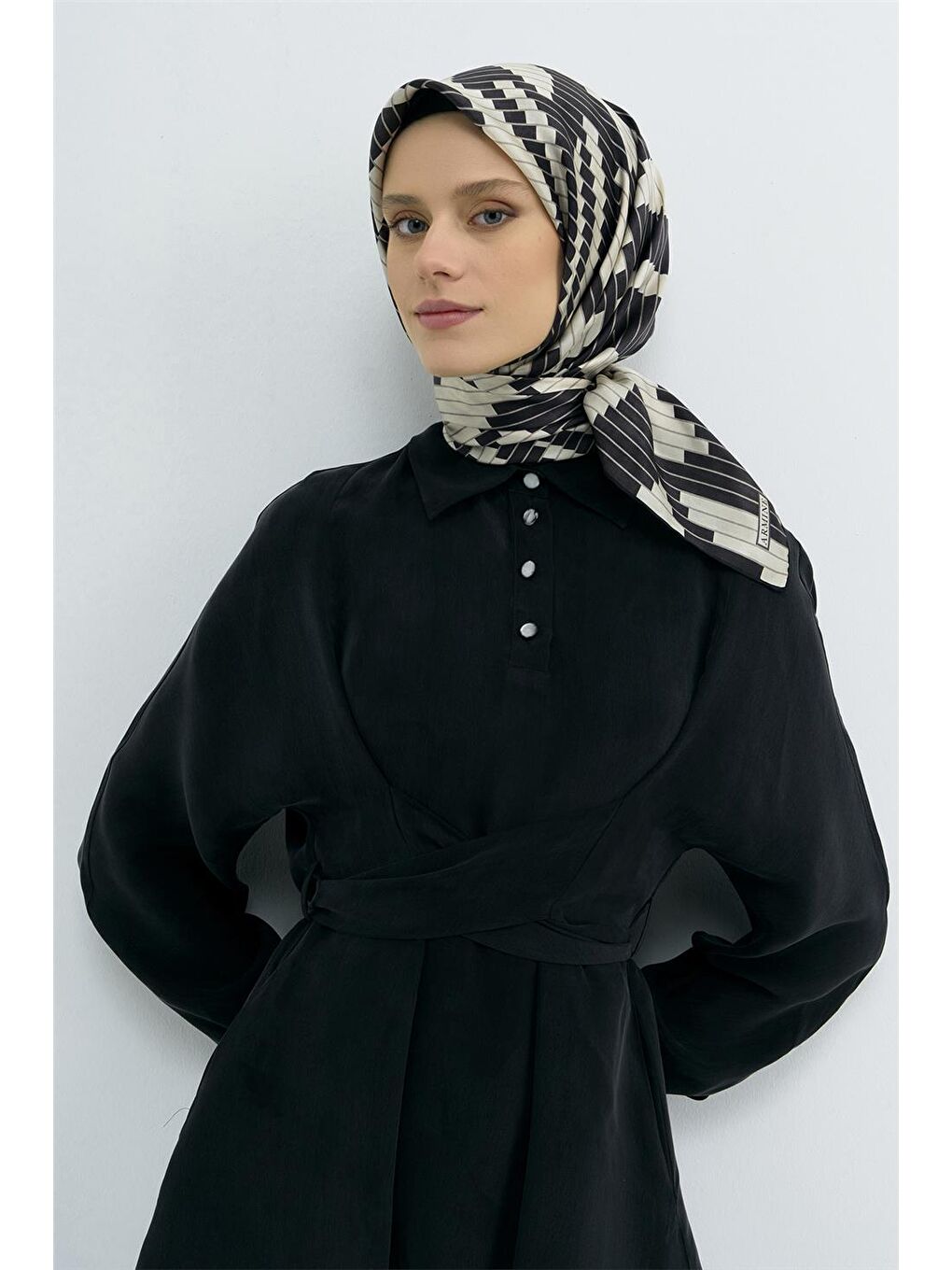 Siyah Saf İpek Twill Eşarp 9525D 65-1