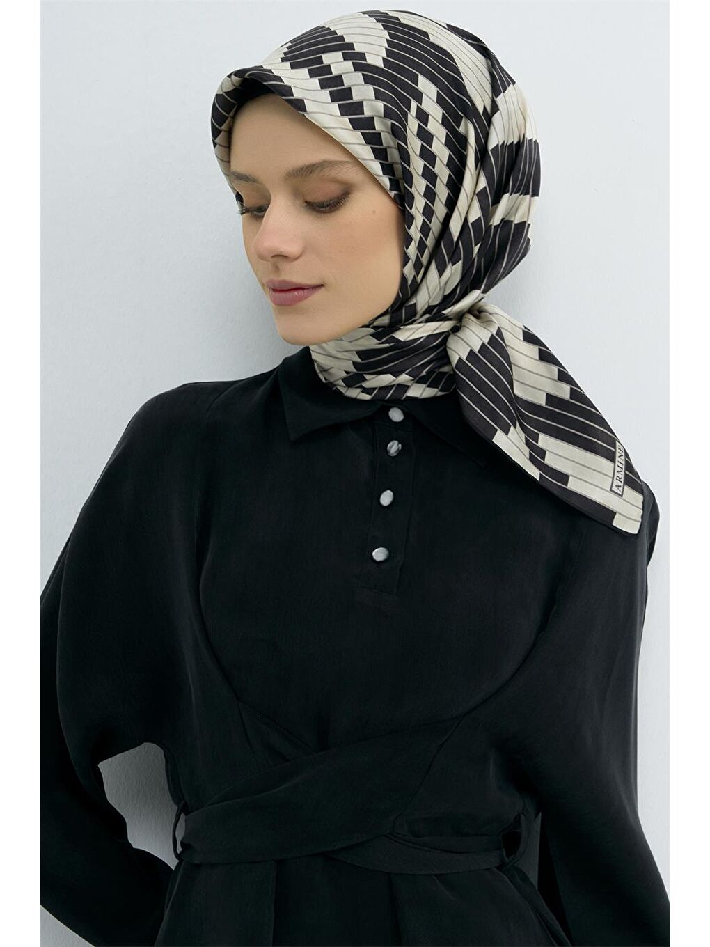 Siyah Saf İpek Twill Eşarp 9525D 65-2