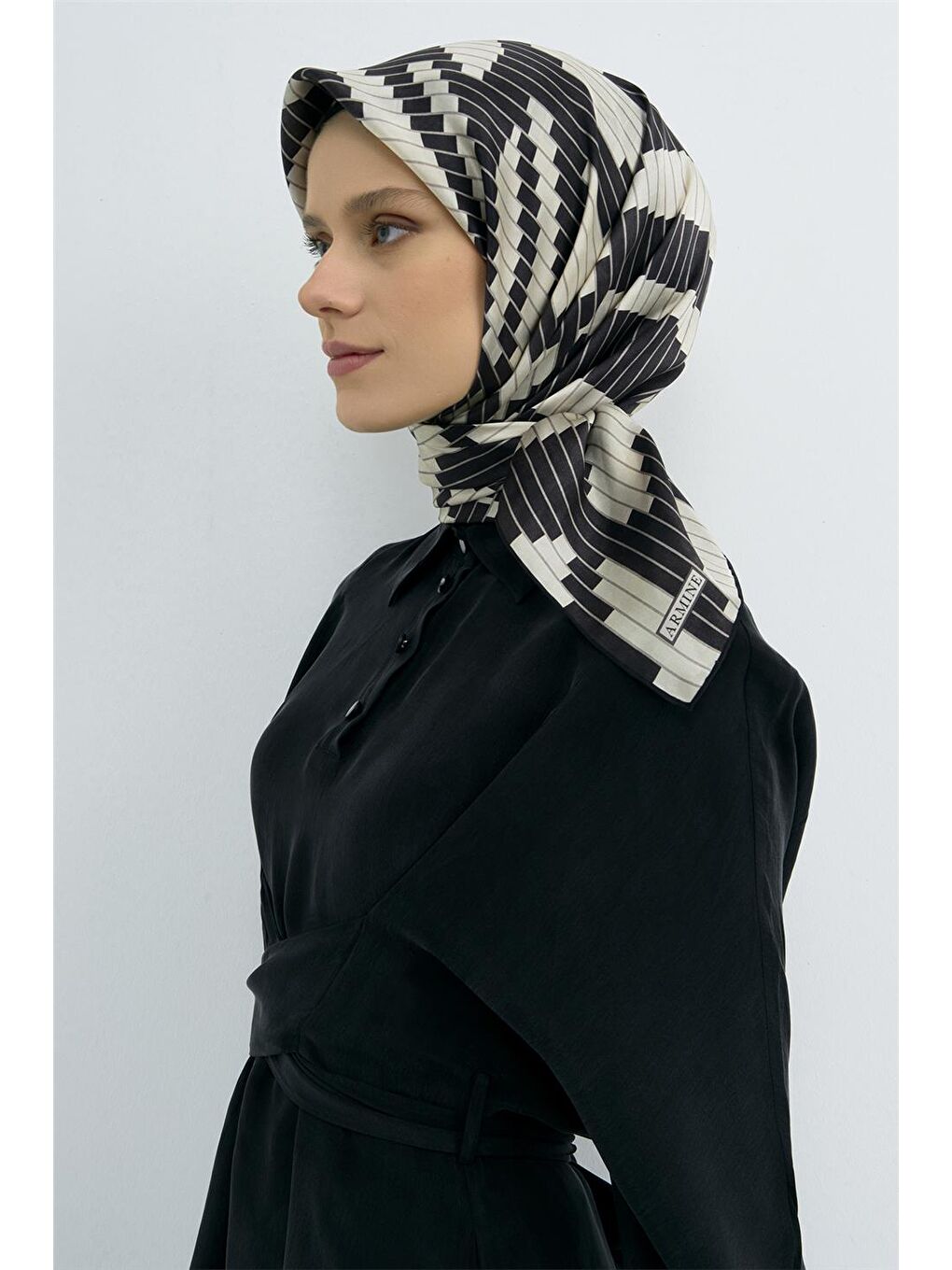 Siyah Saf İpek Twill Eşarp 9525D 65-3