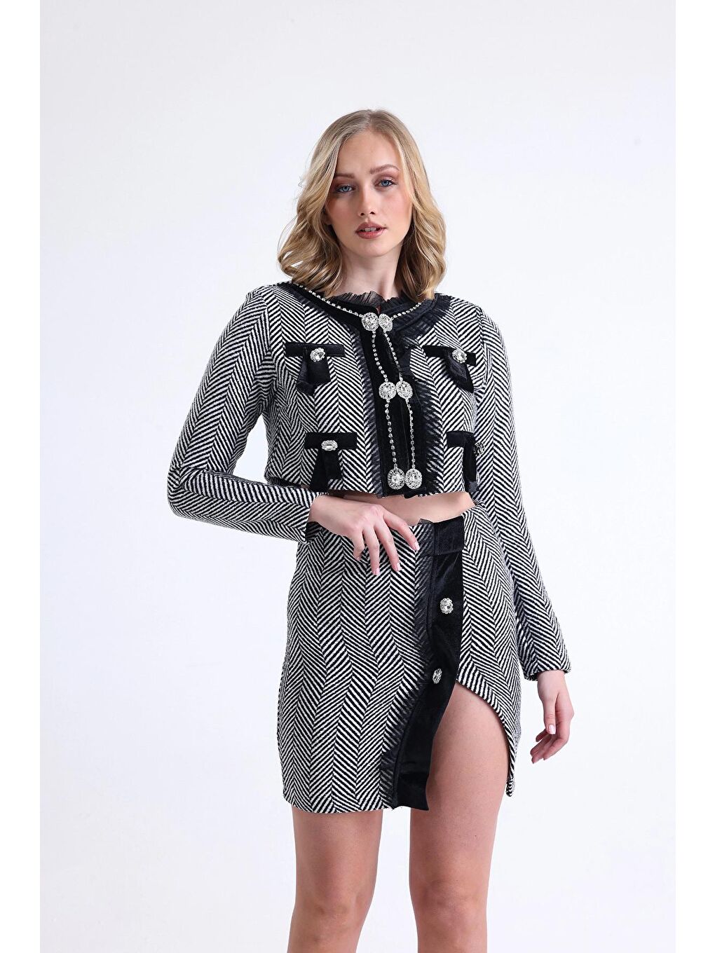 Gri Kurdeleli Ve Taşlı Uzun Kollu Eteği Yırtmaçlı Crop Ceket Etek Takım SU-4